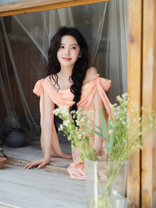 章身少女！双愈少女！双麻花辫配甜甜笑容太治愈插图
