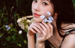 鞠绿色玫瑰长色玫瑰长裙美如画，吊带设计显白嫩，清纯气质爆棚缩略图