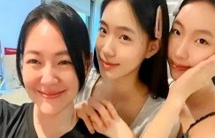 小个度假，穿韩国度假，穿得挺成熟，大长腿超抢镜，具俊晔还安排朋友陪着缩略图