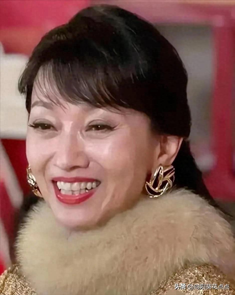 赵来假牙假，假牙假发有点明显，都72岁了，这五官还挺耐看的插图