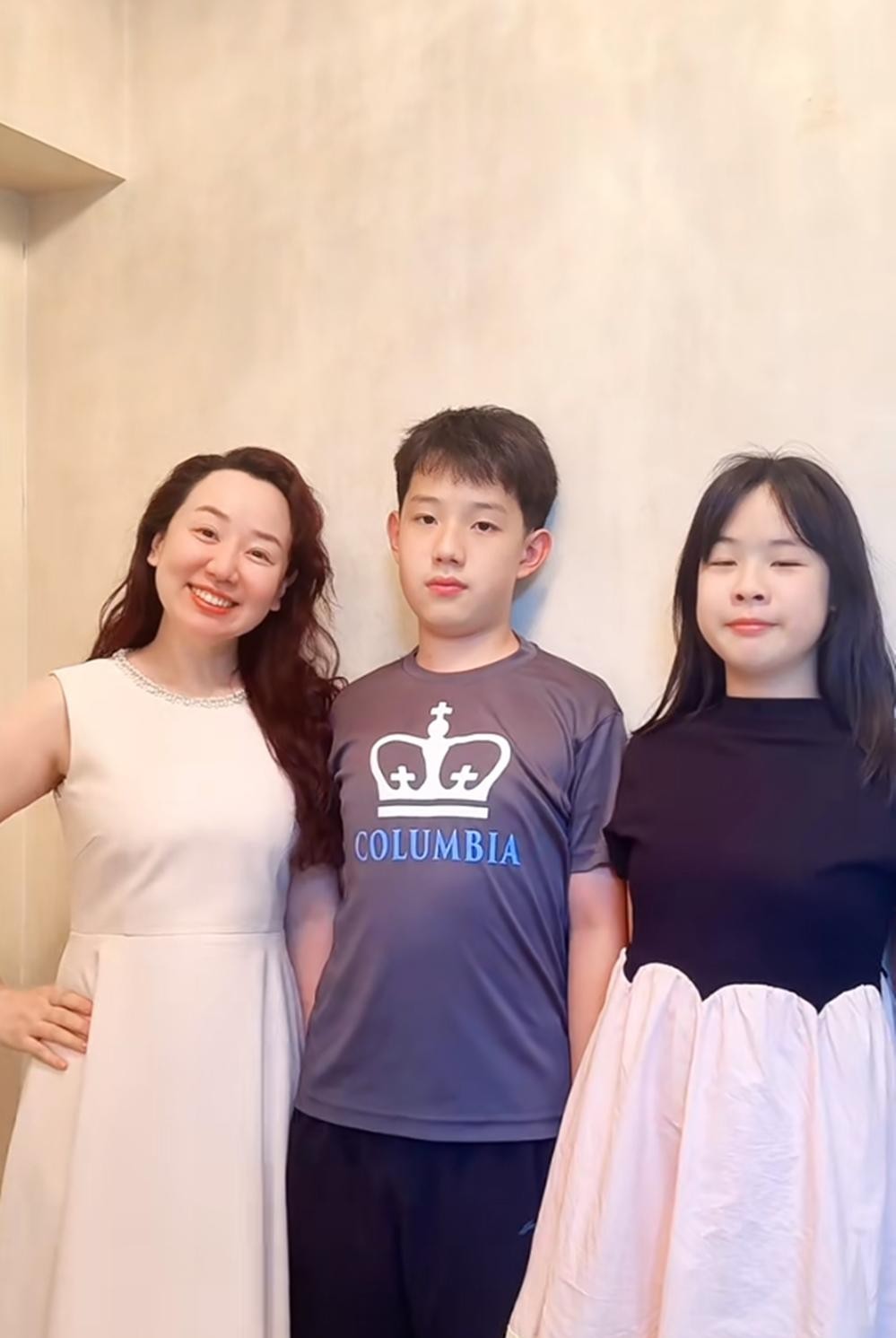 关照，4超高，43岁状态超好，孩子都快跟她一样高了插图1