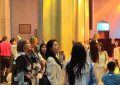 刘诗西班牙牙旅游，白衬衫配白裙清爽又好看缩略图