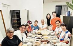 佘妈请客，亲自请客，头发全白瘦了不少，还亲自下厨做了一桌家常菜缩略图