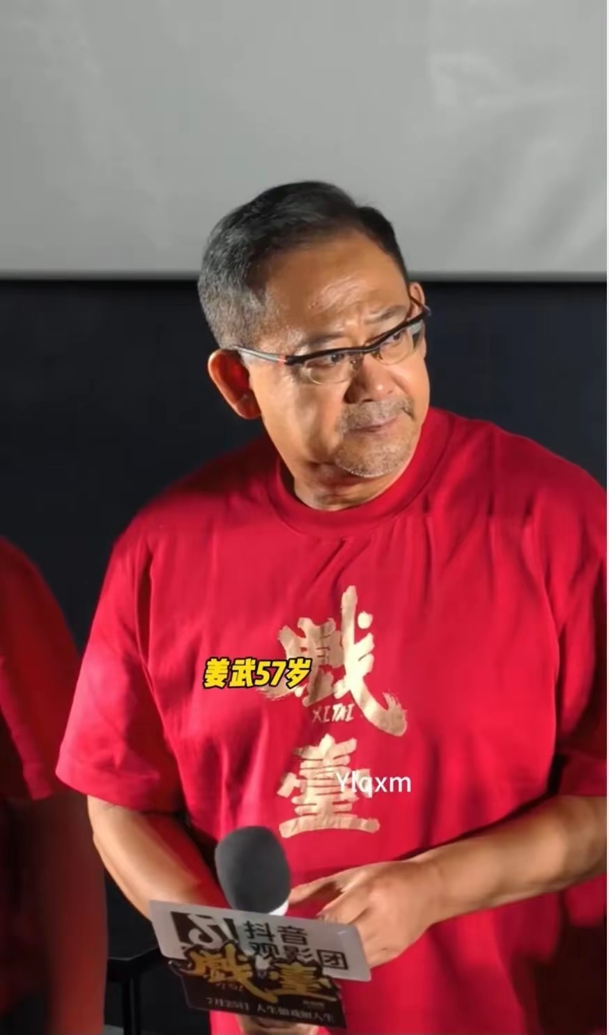 蔡穿花裙子不僵裙子好美，支持陈佩斯电影看哭了，瘦了好多脸也不僵了插图