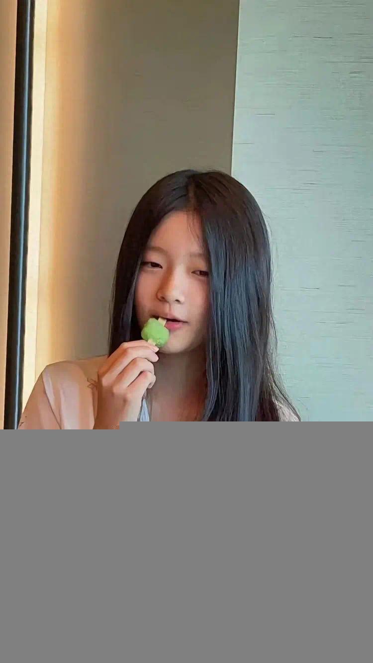 冰淇淋女孩汪希玥：11岁素颜照曝光，完美继承大S灵气与汪小菲单眼皮插图