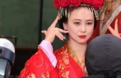 昔日港姐翁虹景区商演引唏嘘：56岁卖力热舞，与闺蜜朱茵境遇两重天缩略图