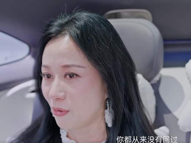 47岁倪虹洁近照惊艳全网：还清巨债后住上海别墅，与导演男友15年爱情长跑甜过偶像剧插图1