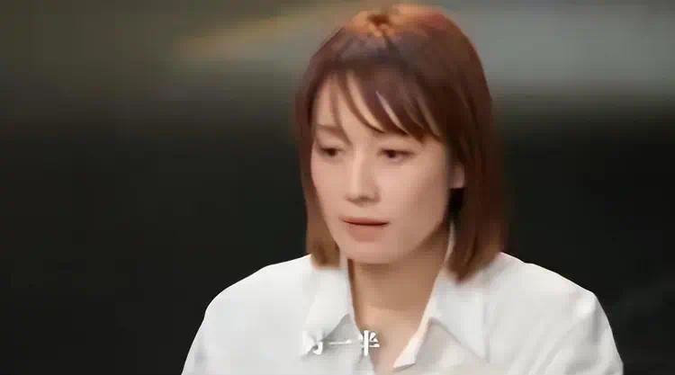 马伊琍谈爱情观：49岁仍相信爱情，离婚不是人生终点插图1