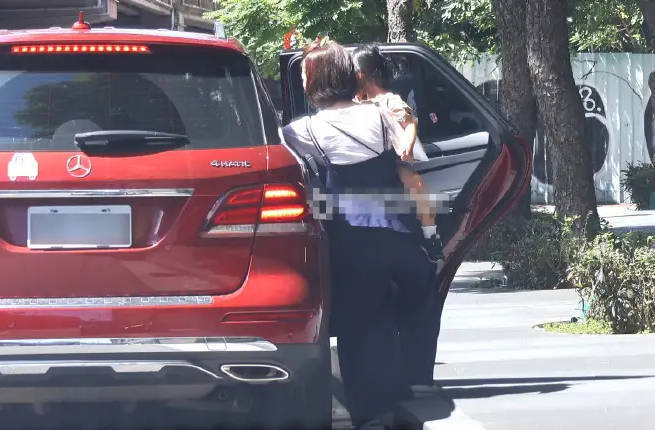 黄子佼停工两年仍住亿元豪宅接送女儿，30名受害者已获数百万赔偿插图