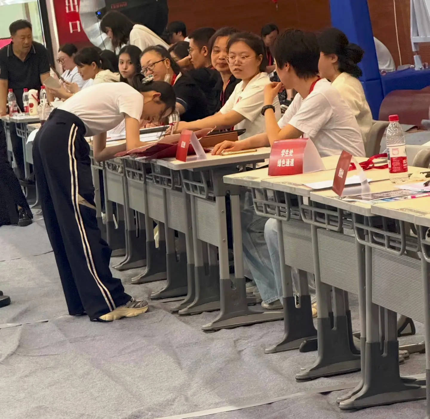 低调现身中戏报到！黄杨钿甜风波后携新作《冰湖重生》强势回归插图