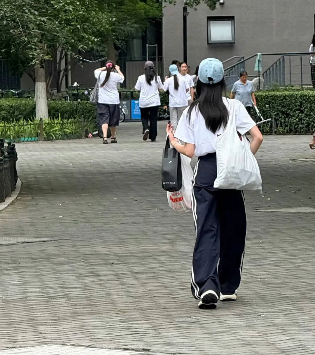 低调现身中戏报到！黄杨钿甜风波后携新作《冰湖重生》强势回归插图1