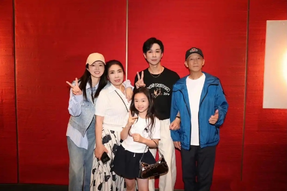 董璇67元平价婚宴引爆争议：姐弟恋背后，是精打细算还是真情无价？插图