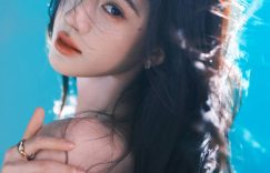 鞠婧祎这条亮闪闪的抹胸裙也太仙了！缩略图