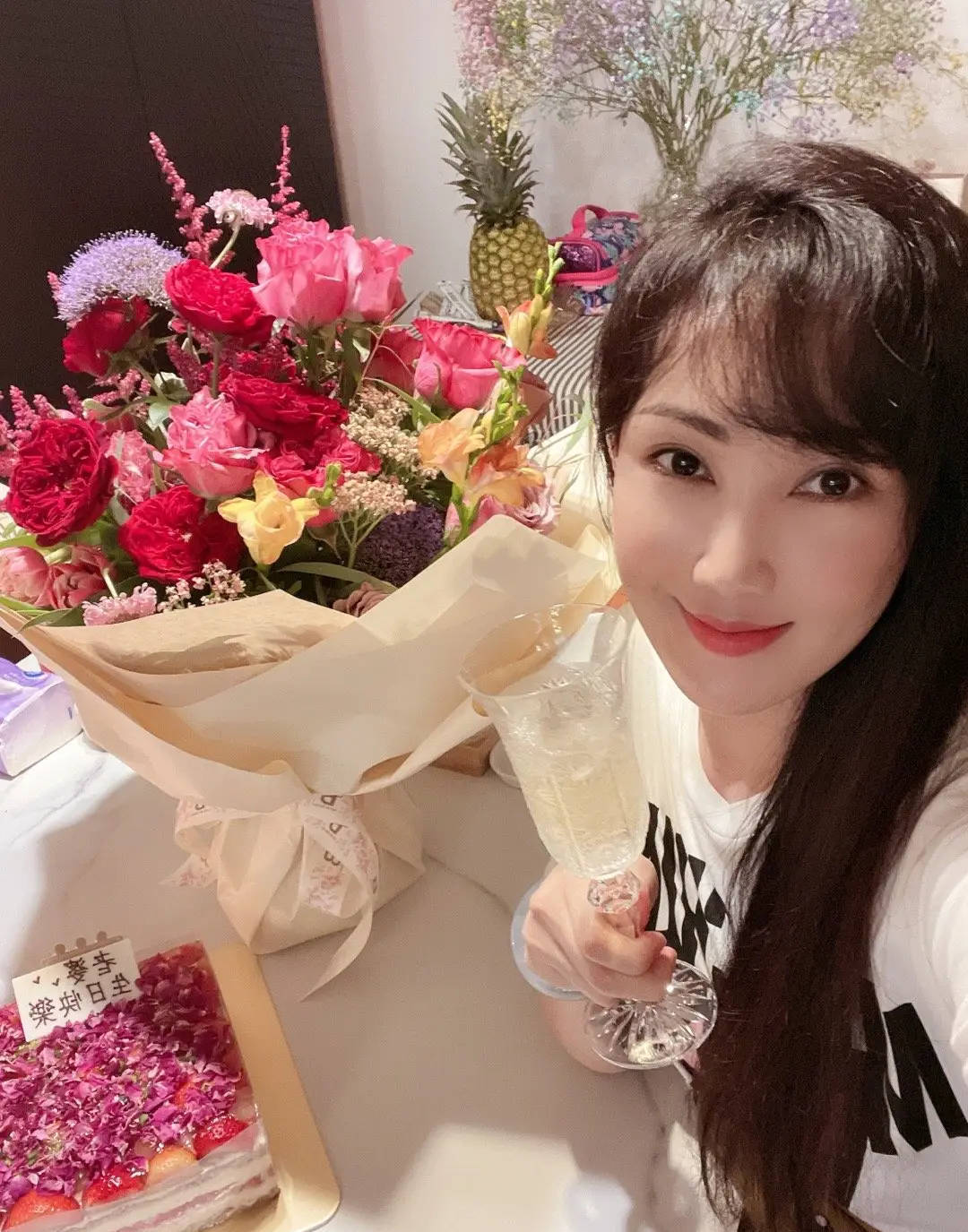 韩磊老婆其其格发话：有人冒充我！插图