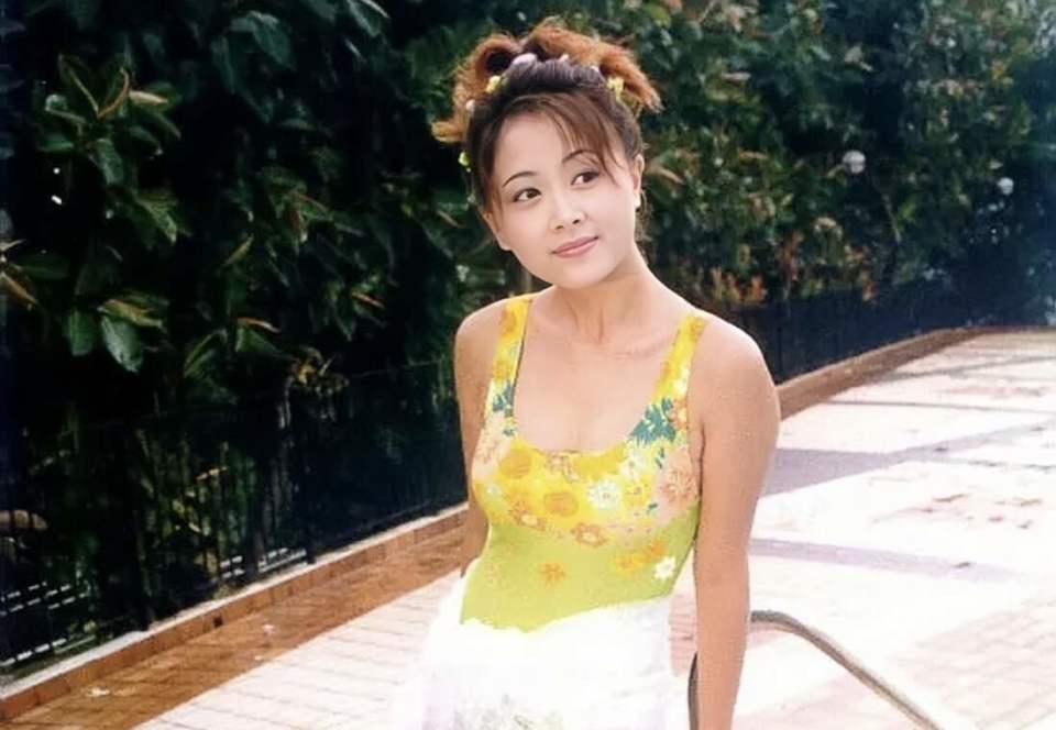 香港女星复出拍戏，结婚十几年在家贤惠，状态好到像冻龄美人插图