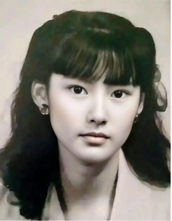 TVB老戏骨近照曝光太让人心疼,比70岁姐姐还显老,连剩酒都不放过插图 TVB老戏骨近照曝光太让人心疼,比70岁姐姐还显老,连剩酒都不放过插图