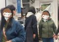 袁咏仪陪儿子去英国读书，背影又高又瘦，状态真好缩略图