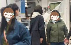 袁咏仪陪儿子去英国读书，背影又高又瘦，状态真好缩略图