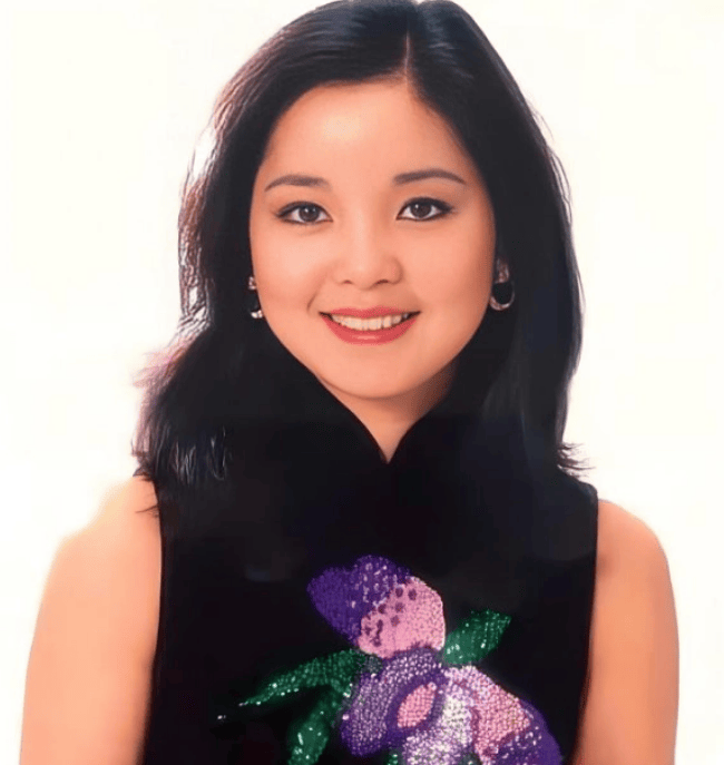 1995年邓丽君突然走了，妈妈却说：她走对了时候插图