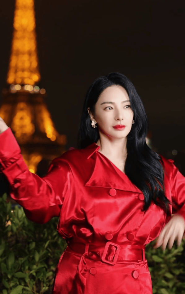 张雨绮巴黎时装周太炸了!红裙黑丝杀疯全场插图 张雨绮巴黎时装周太炸了!红裙黑丝杀疯全场插图
