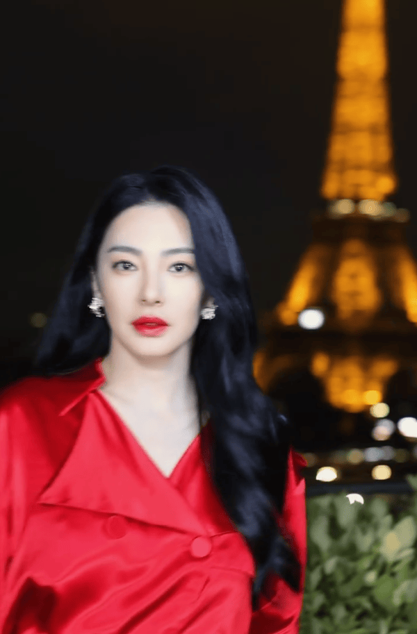 张雨绮巴黎时装周太炸了!红裙黑丝杀疯全场插图1 张雨绮巴黎时装周太炸了!红裙黑丝杀疯全场插图1