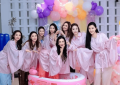 55岁钟丽缇穿睡衣开派对，和三个女儿同框像姐妹花缩略图