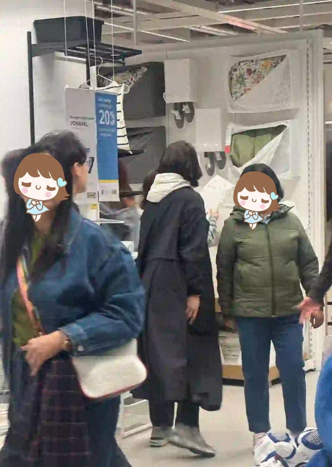 袁咏仪陪儿子去英国上大学，逛街买日用品，本人其实超优雅，一点都不凶插图