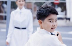 佟丽娅和朵朵同框晒照，母子俩一起上台表演，太有爱了缩略图