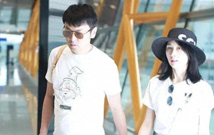 雷佳音老婆带闺女跳起热舞插图