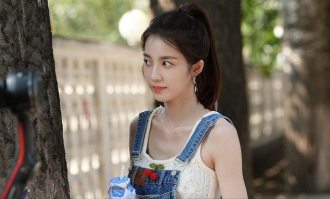 《许我耀眼》全集百度网盘资源下载在线观看泄露【1080p/mp4】阿里云盘高清版插图2 《许我耀眼》全集百度网盘资源下载在线观看泄露【1080p/mp4】阿里云盘高清版插图2