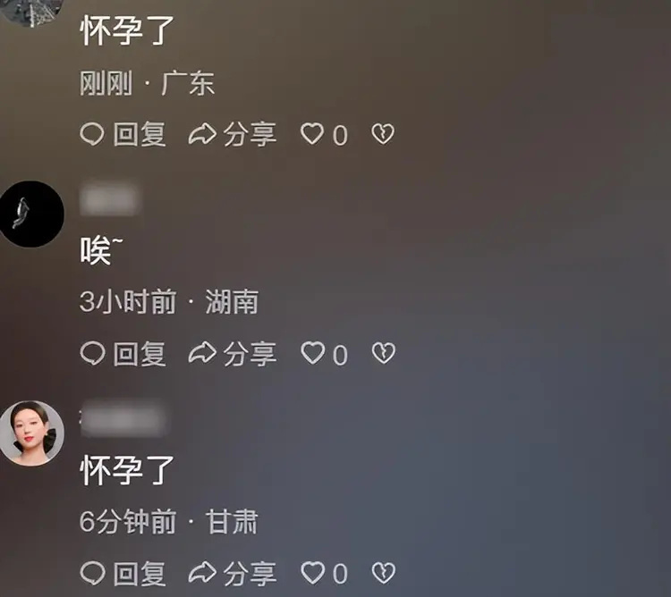 胡歌夫妻逛街被撞见，老婆小腹微隆怀三胎？对老公超贴心！插图1