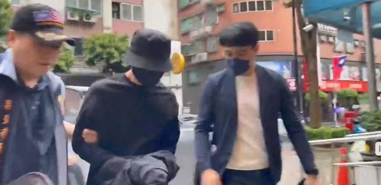 王大陆闪兵案再掀波澜!修杰楷、陈柏霖、张书伟一大早被带走调查插图 王大陆闪兵案再掀波澜!修杰楷、陈柏霖、张书伟一大早被带走调查插图