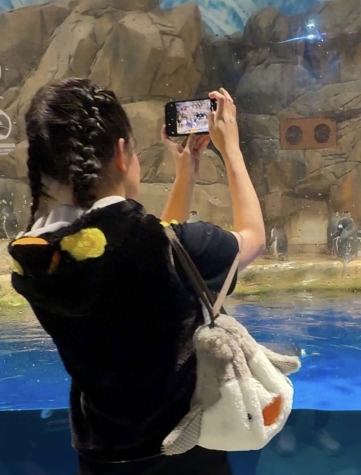 23岁生日！刘銮雄女儿和吕丽君出门嗨，说家人最棒，老爸却没来插图