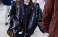 黄磊二闺女机场亮相，皮衣喇叭裤配机车包，又酷又时髦！缩略图