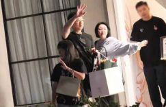 小S一家聚会庆功，具俊晔给妈妈按摩，许雅钧全程都在缩略图