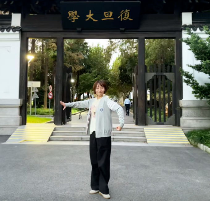 粉丝超千万的网红晒复旦录取通知书，网友一眼看出不对劲插图1