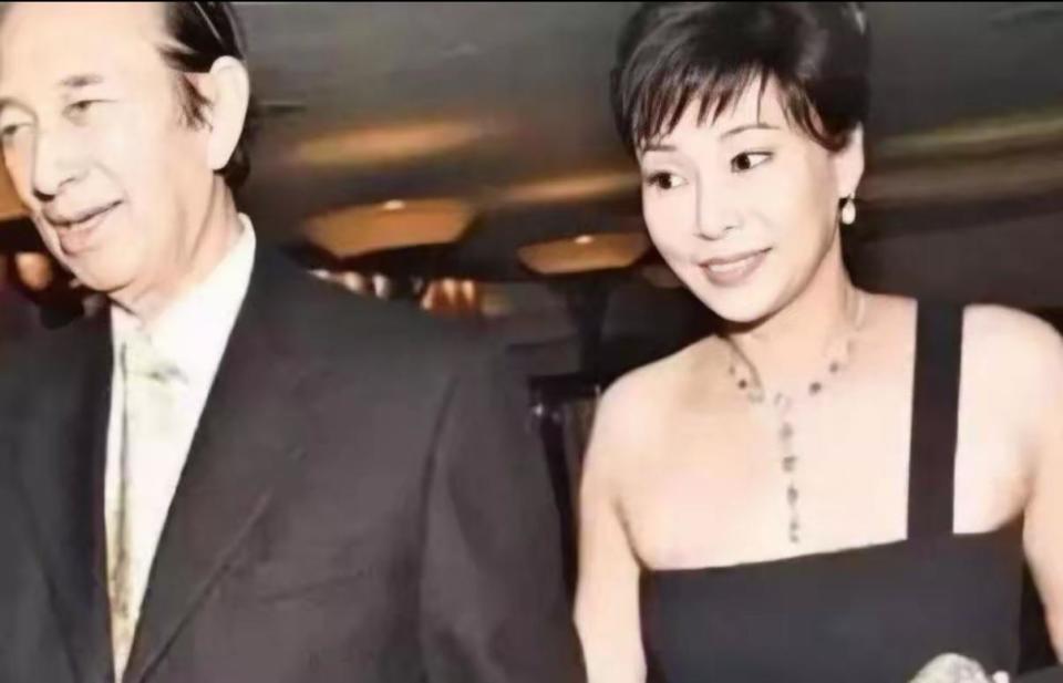 三房婚姻全成笑话？四太梁安琪送的别墅，竟让陈婉珍痛了一辈子！插图1