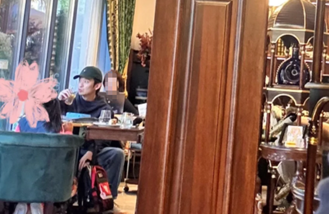 董子健带女儿丽都喝咖啡，全程英文聊天，8岁大福居然会两门外语插图1