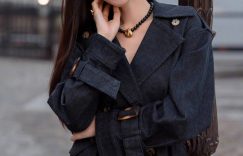 秋瓷炫在巴黎街头晒太阳，悠闲散步超放松缩略图