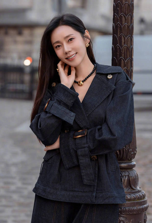 秋瓷炫在巴黎街头晒太阳,悠闲散步超放松插图 秋瓷炫在巴黎街头晒太阳,悠闲散步超放松插图