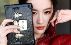 刘亦菲穿红皮衣配丸子头,这复古范儿也太绝了!缩略图 刘亦菲穿红皮衣配丸子头,这复古范儿也太绝了!缩略图