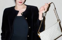 又酷又甜！迪丽热巴暗黑穿搭超吸睛，对镜wink甜翻了缩略图