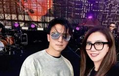 陪谢霆锋29年，39岁去美国生女儿，现在53岁和闺女同框美翻了缩略图