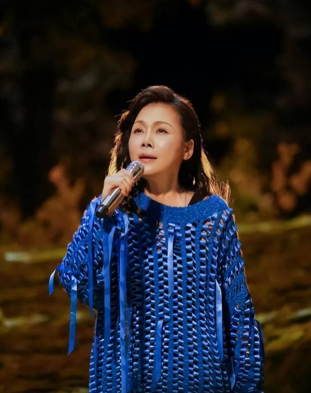 田震59岁开唱复出!24年没露面,门票收入全捐乡村音乐教育插图1 田震59岁开唱复出!24年没露面,门票收入全捐乡村音乐教育插图1