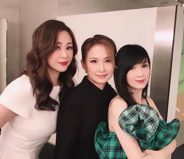 香港女歌手和内地公司撕破脸!为前任放弃事业却被甩,未婚生子惨遭背叛插图 香港女歌手和内地公司撕破脸!为前任放弃事业却被甩,未婚生子惨遭背叛插图