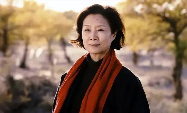 女儿搞航天,儿子当导演,儿媳是影后,她拿了一辈子的成就奖插图1 女儿搞航天,儿子当导演,儿媳是影后,她拿了一辈子的成就奖插图1