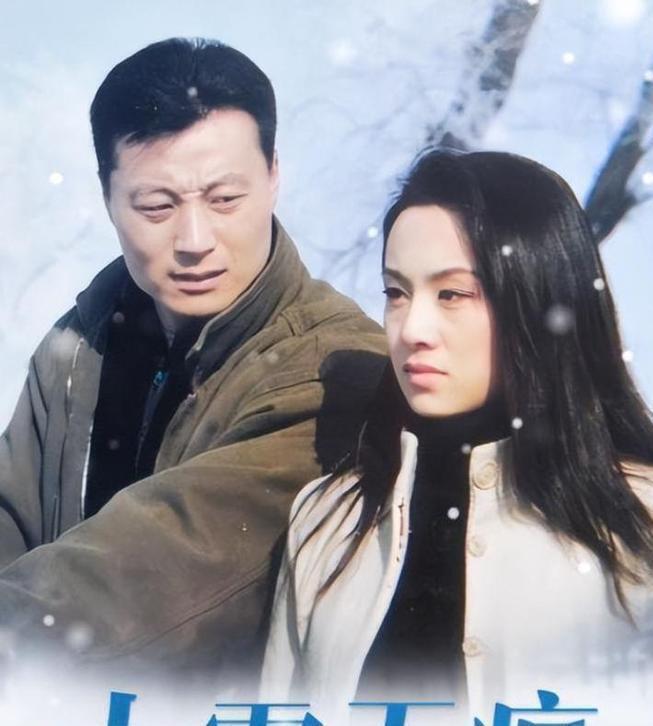 任程伟带老婆参加同学聚会,55岁黄蕾一头白发,和老公站一块儿不像一代人插图1 任程伟带老婆参加同学聚会,55岁黄蕾一头白发,和老公站一块儿不像一代人插图1