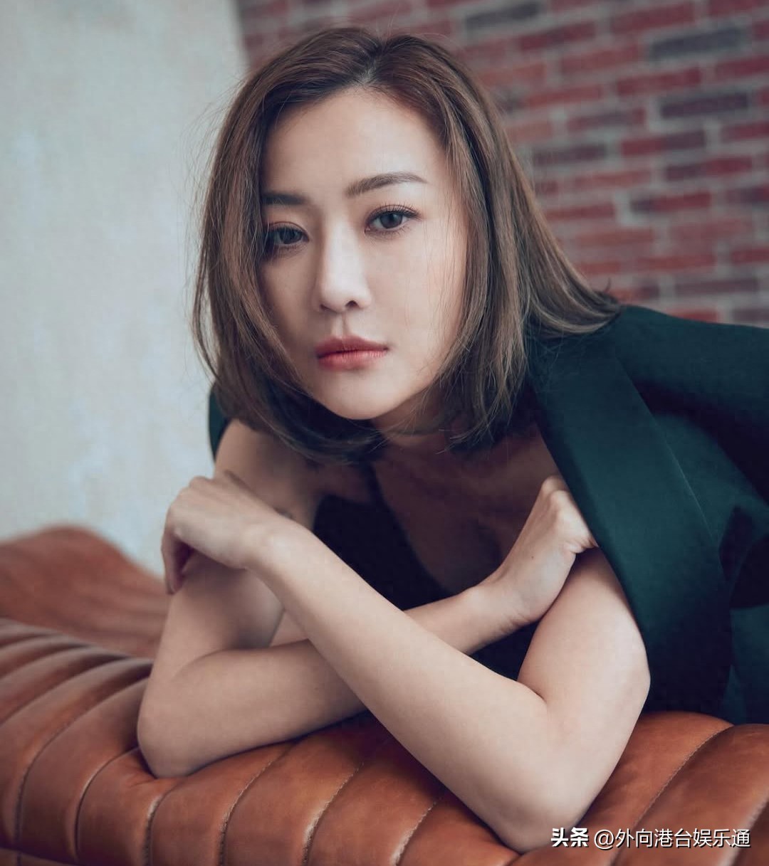 前港姐朱智贤嫌保姆上班还玩手机,气得想让她回老家插图 前港姐朱智贤嫌保姆上班还玩手机,气得想让她回老家插图