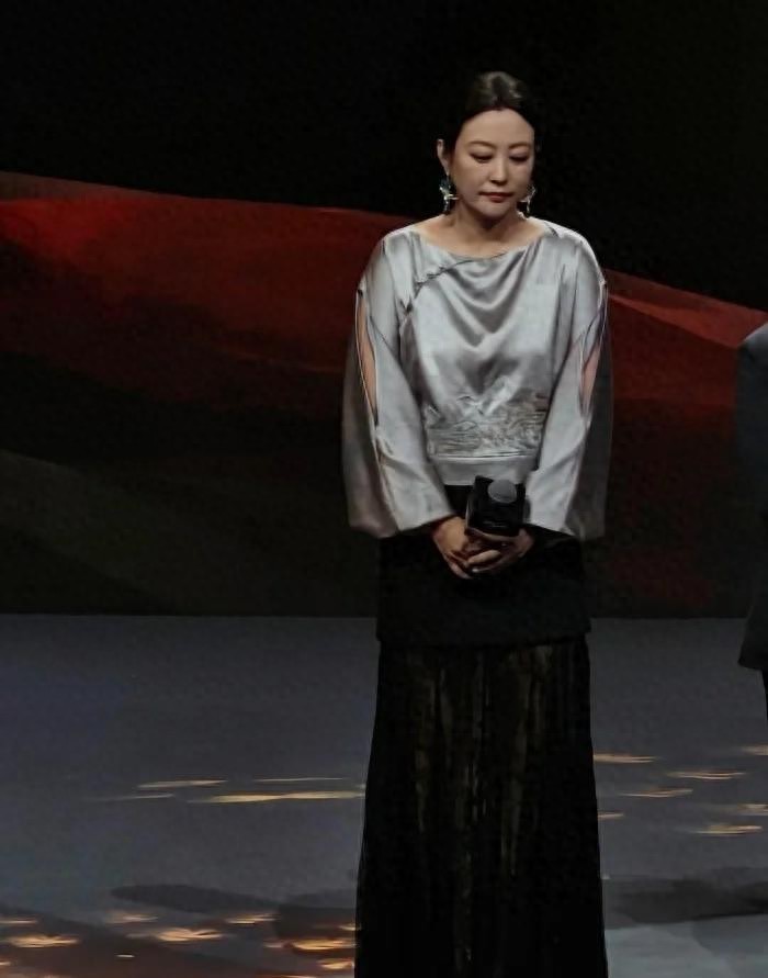 47岁郝蕾近照曝光,身材状态变化大,网友感叹岁月不饶人插图 47岁郝蕾近照曝光,身材状态变化大,网友感叹岁月不饶人插图