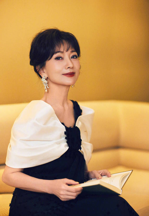 71岁赵雅芝歪头一笑太迷人,冻龄女神气质绝了!插图1 71岁赵雅芝歪头一笑太迷人,冻龄女神气质绝了!插图1